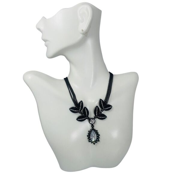 Betsey Johnson Black Crystal Flower Pendant Necklace 17.5" Iconic Jet Setter - Picture 3 of 10